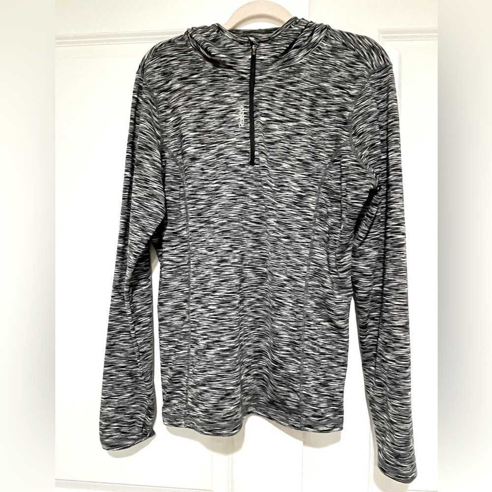 Like new pullover hoodie Reebok size XL